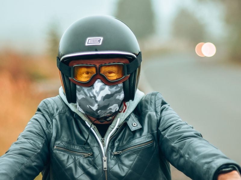Motorcycle goggles for bikers which are riding with open face