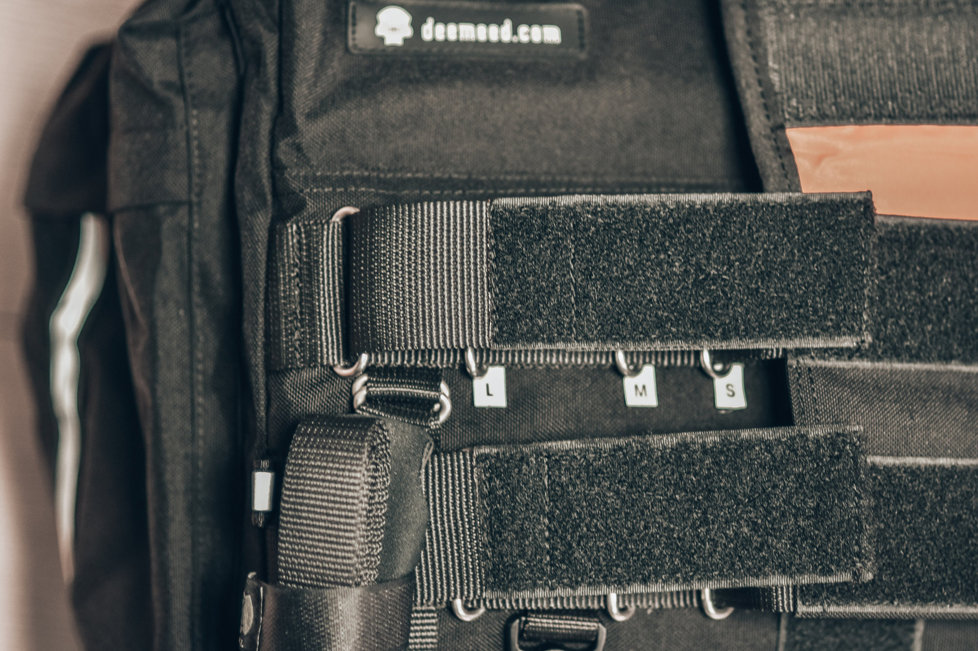 How to adjust the universal system in DEEMEED bags? - DeemeeD