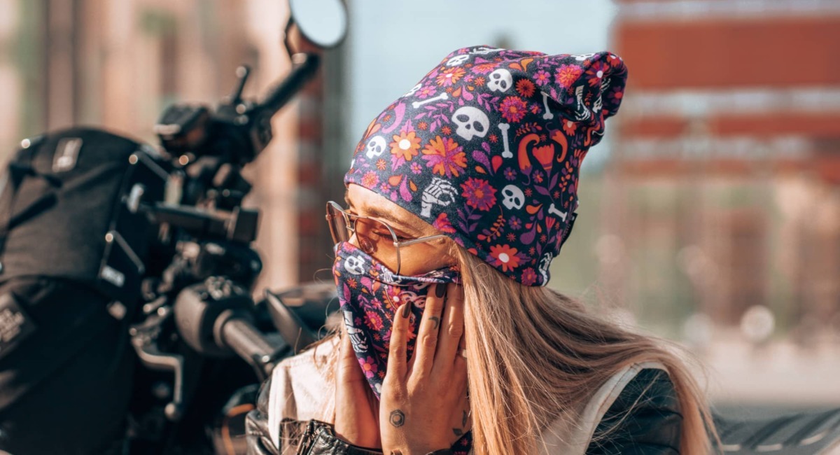 Winter hat and tunnel